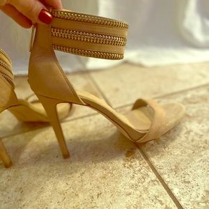 Gianni Bini 4” ankle strap heels